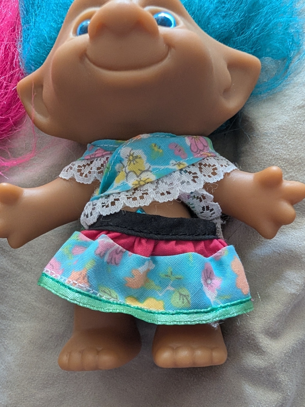 Vintage 1990s Ace Novelty Troll Doll Twin Set Pink & Blue Hair Matching Outfits - Picture 5 of 10